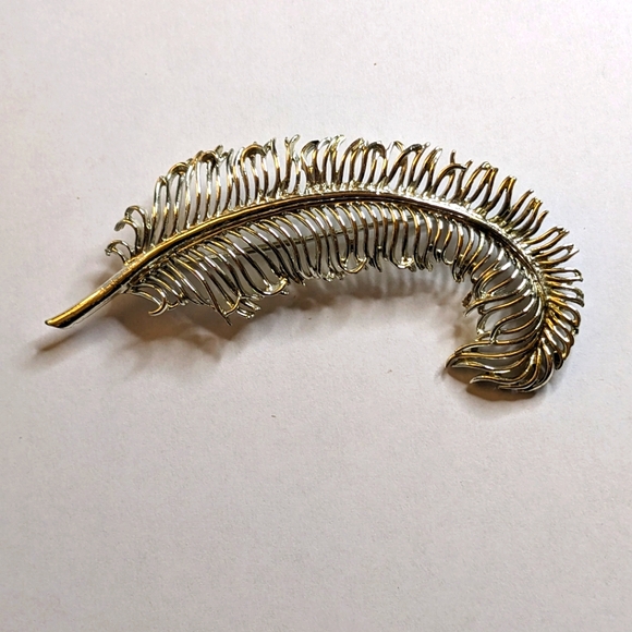 Vintage Coro Pegasus Feather Brooch Silver Tone Signed - Picture 1 of 5